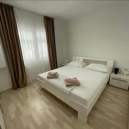 Apartman Kurtov * Pakostane